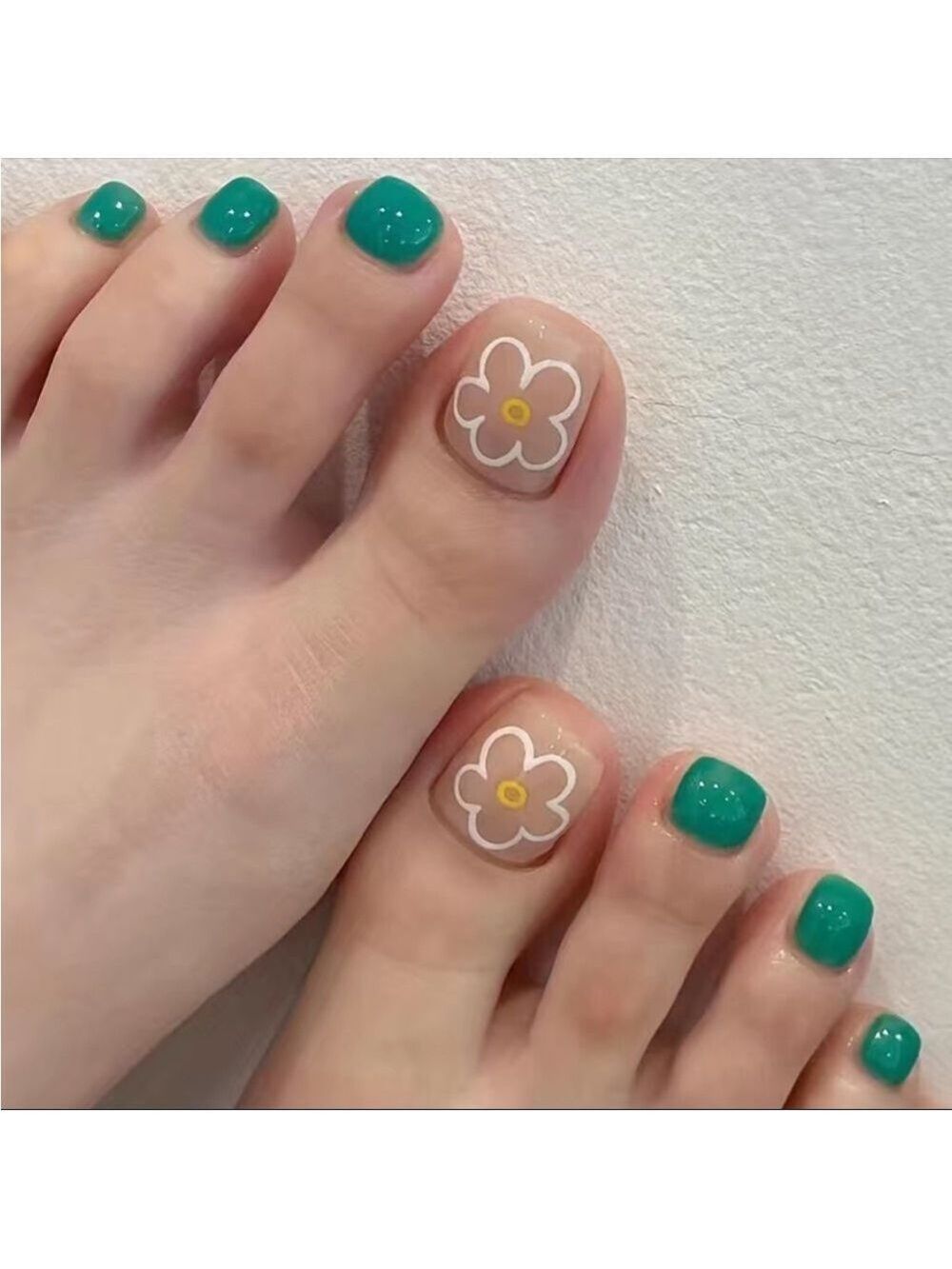 Funky Flower - Nail Junkie - full artificial toe nail set